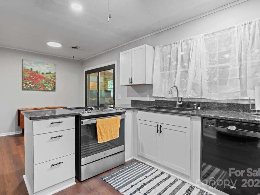 1560 Lafayette Avenue, Hudson, NC 28638.  MLS# CAR4277922, YatesRealty ID 25644. 