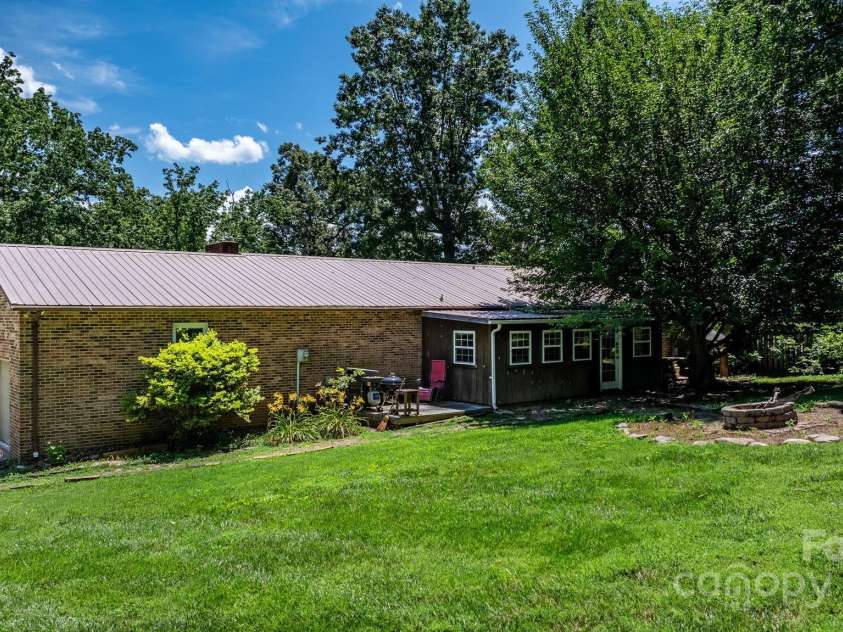 1560 Lafayette Avenue, Hudson, NC 28638.  MLS# CAR4277922, YatesRealty ID 25644. 