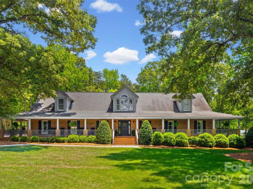 16105 Langston Drive, Charlotte, NC 28278.  MLS# CAR4383819, YatesRealty ID 25644. 