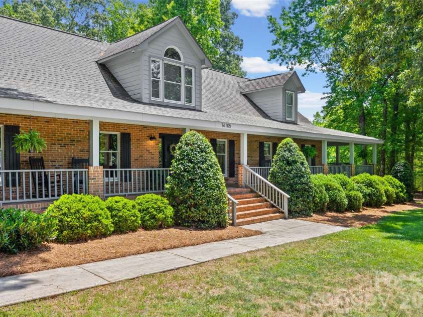 16105 Langston Drive, Charlotte, NC 28278.  MLS# CAR4383819, YatesRealty ID 25644. 