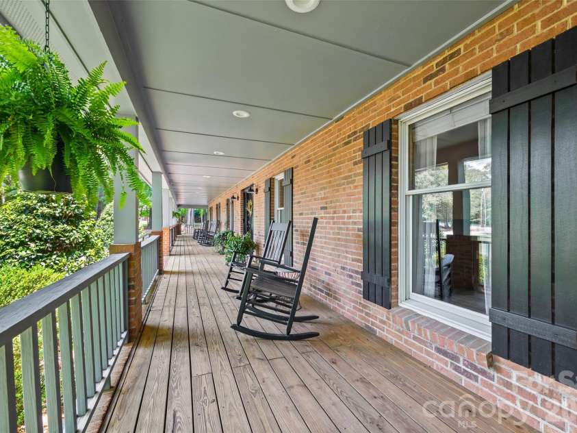 16105 Langston Drive, Charlotte, NC 28278.  MLS# CAR4383819, YatesRealty ID 25644. 