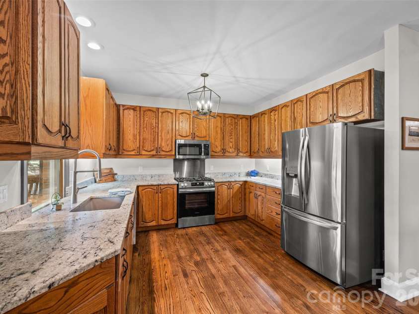 16105 Langston Drive, Charlotte, NC 28278.  MLS# CAR4383819, YatesRealty ID 25644. 