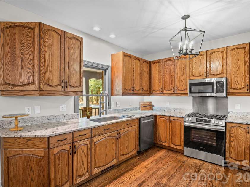16105 Langston Drive, Charlotte, NC 28278.  MLS# CAR4383819, YatesRealty ID 25644. 