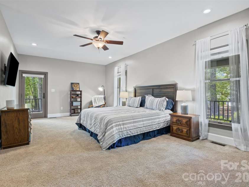 16105 Langston Drive, Charlotte, NC 28278.  MLS# CAR4383819, YatesRealty ID 25644. 