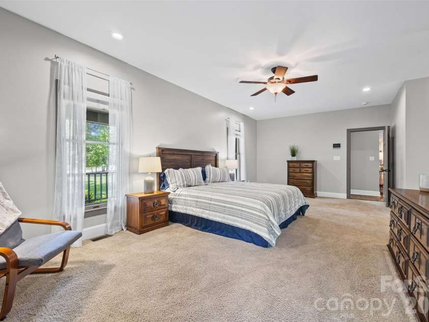 16105 Langston Drive, Charlotte, NC 28278.  MLS# CAR4383819, YatesRealty ID 25644. 