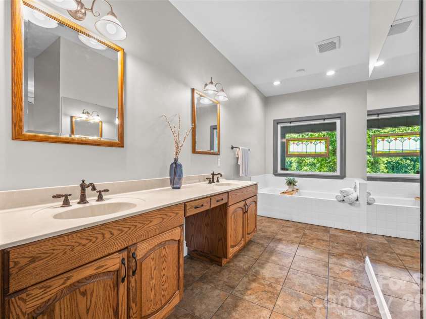 16105 Langston Drive, Charlotte, NC 28278.  MLS# CAR4383819, YatesRealty ID 25644. 