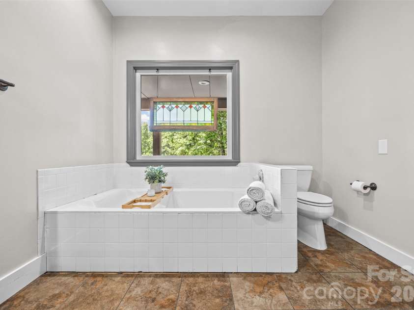 16105 Langston Drive, Charlotte, NC 28278.  MLS# CAR4383819, YatesRealty ID 25644. 