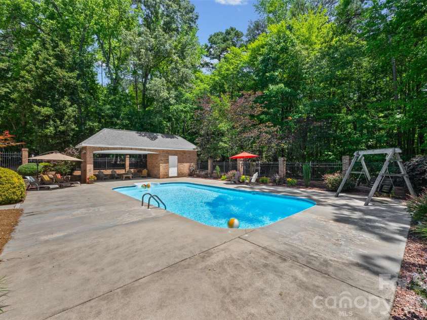 16105 Langston Drive, Charlotte, NC 28278.  MLS# CAR4383819, YatesRealty ID 25644. 