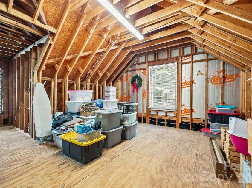 16105 Langston Drive, Charlotte, NC 28278.  MLS# CAR4383819, YatesRealty ID 25644. 