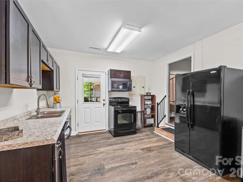 16105 Langston Drive, Charlotte, NC 28278.  MLS# CAR4383819, YatesRealty ID 25644. 