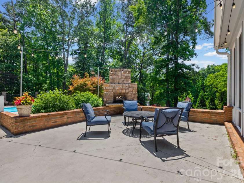 16105 Langston Drive, Charlotte, NC 28278.  MLS# CAR4383819, YatesRealty ID 25644. 