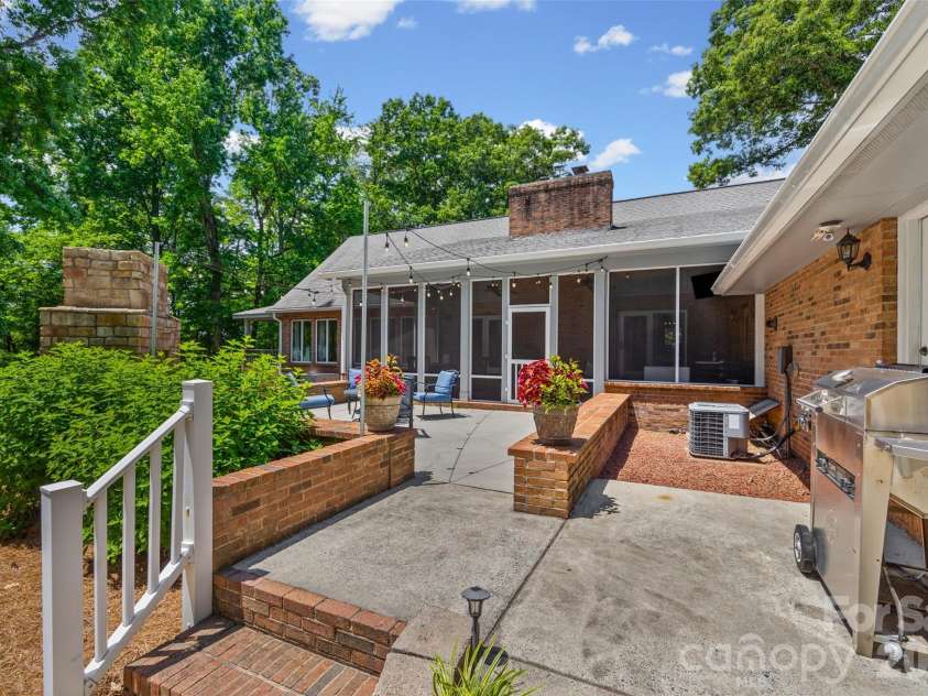 16105 Langston Drive, Charlotte, NC 28278.  MLS# CAR4383819, YatesRealty ID 25644. 
