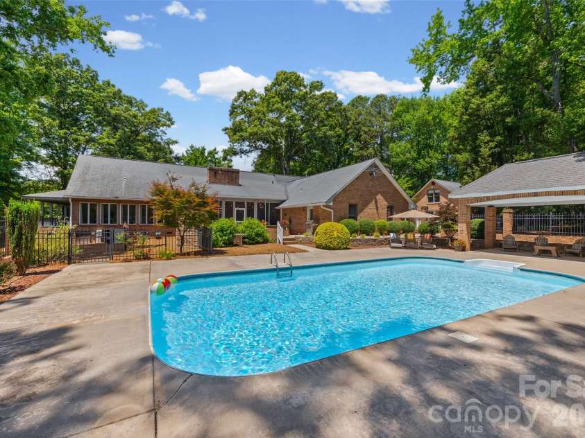 16105 Langston Drive, Charlotte, NC 28278.  MLS# CAR4383819, YatesRealty ID 25644. 