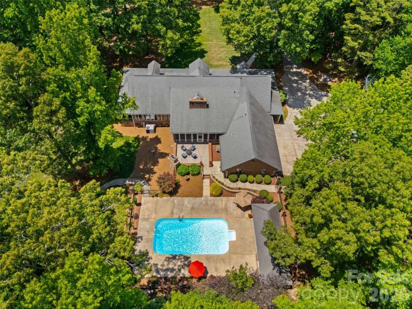 16105 Langston Drive, Charlotte, NC 28278.  MLS# CAR4383819, YatesRealty ID 25644. 