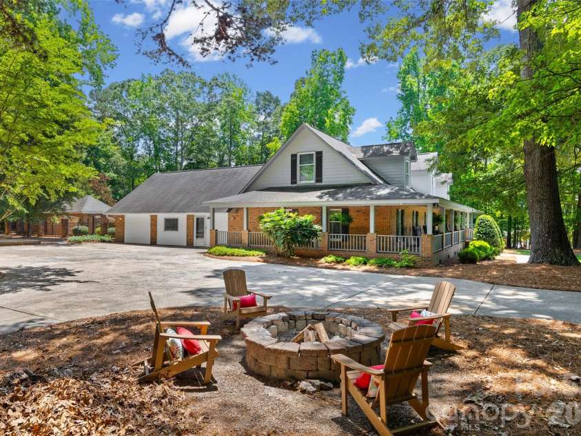 16105 Langston Drive, Charlotte, NC 28278.  MLS# CAR4383819, YatesRealty ID 25644. 