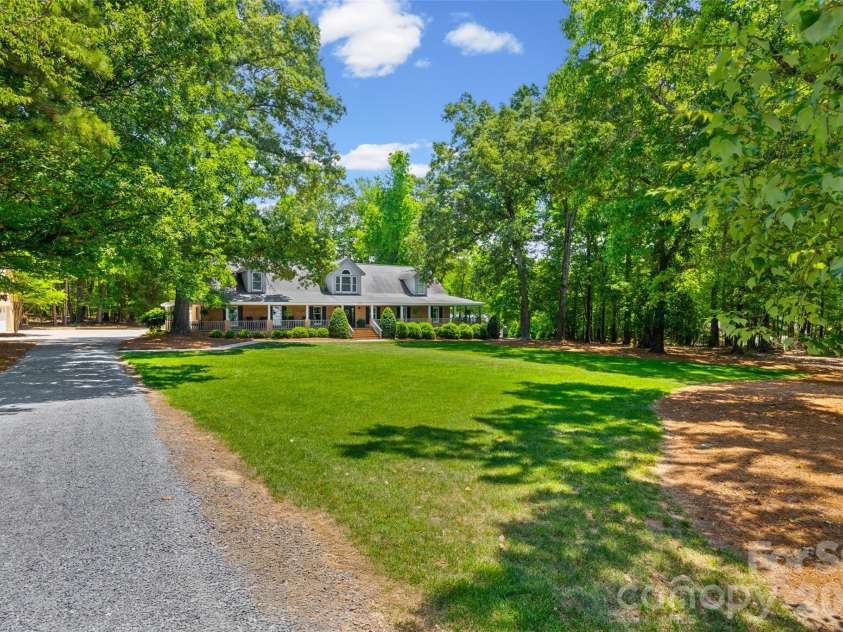 16105 Langston Drive, Charlotte, NC 28278.  MLS# CAR4383819, YatesRealty ID 25644. 