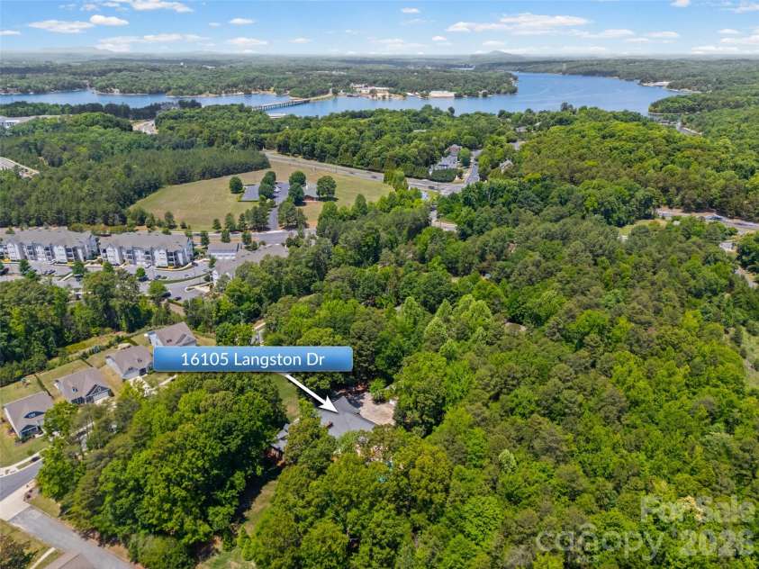 16105 Langston Drive, Charlotte, NC 28278.  MLS# CAR4383819, YatesRealty ID 25644. 