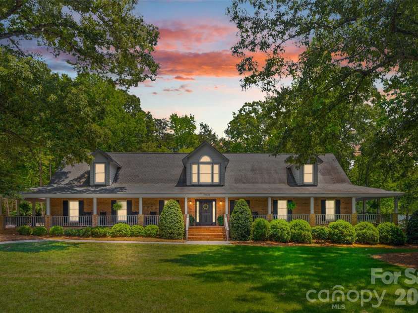 16105 Langston Drive, Charlotte, NC 28278.  MLS# CAR4383819, YatesRealty ID 25644. 