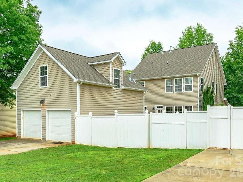 10732 Trolley Run Drive, Cornelius, NC 28031.  MLS# CAR4385507, YatesRealty ID 25645. 