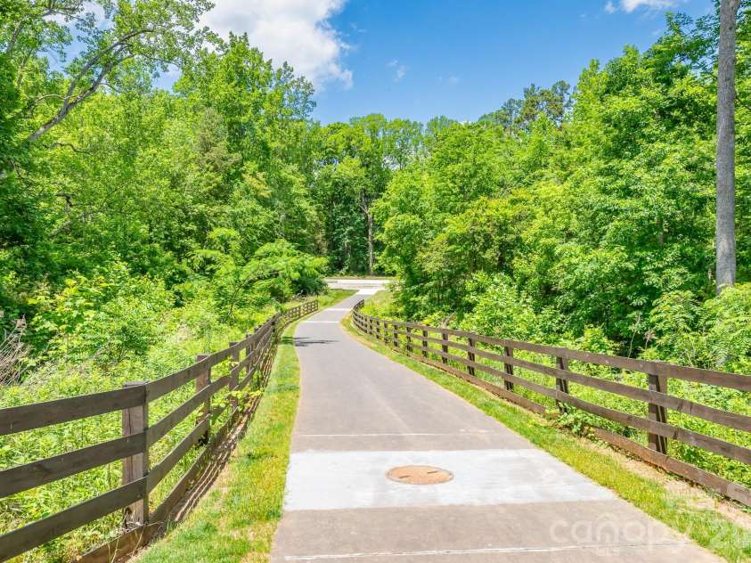 10732 Trolley Run Drive, Cornelius, NC 28031.  MLS# CAR4385507, YatesRealty ID 25645. 