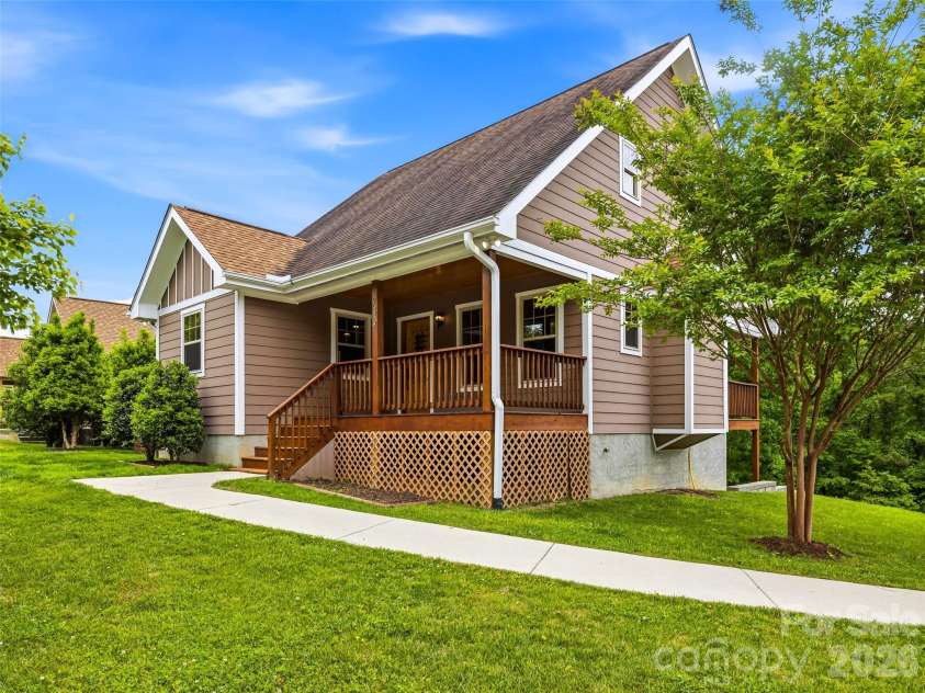 235 Hidden Knoll Drive, Hendersonville, NC 28792.  MLS# CAR4378811, YatesRealty ID 25646. 