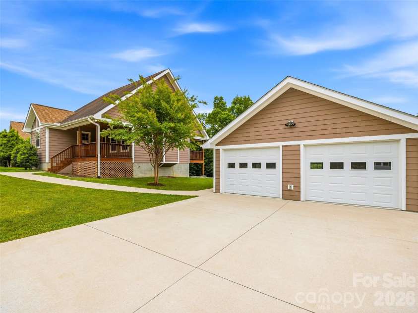 235 Hidden Knoll Drive, Hendersonville, NC 28792.  MLS# CAR4378811, YatesRealty ID 25646. 