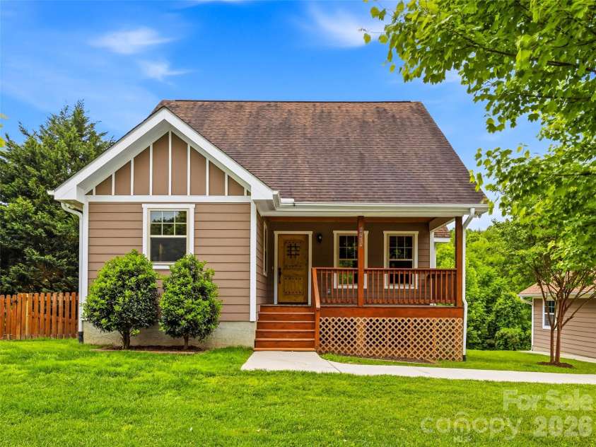235 Hidden Knoll Drive, Hendersonville, NC 28792.  MLS# CAR4378811, YatesRealty ID 25646. 