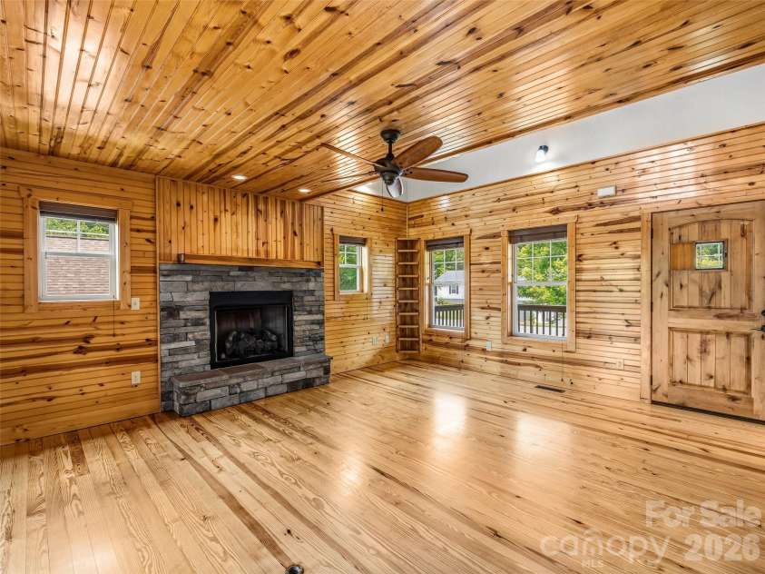 235 Hidden Knoll Drive, Hendersonville, NC 28792.  MLS# CAR4378811, YatesRealty ID 25646. 