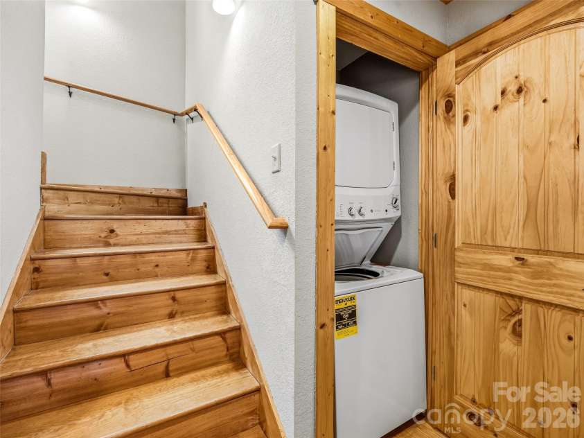 235 Hidden Knoll Drive, Hendersonville, NC 28792.  MLS# CAR4378811, YatesRealty ID 25646. 