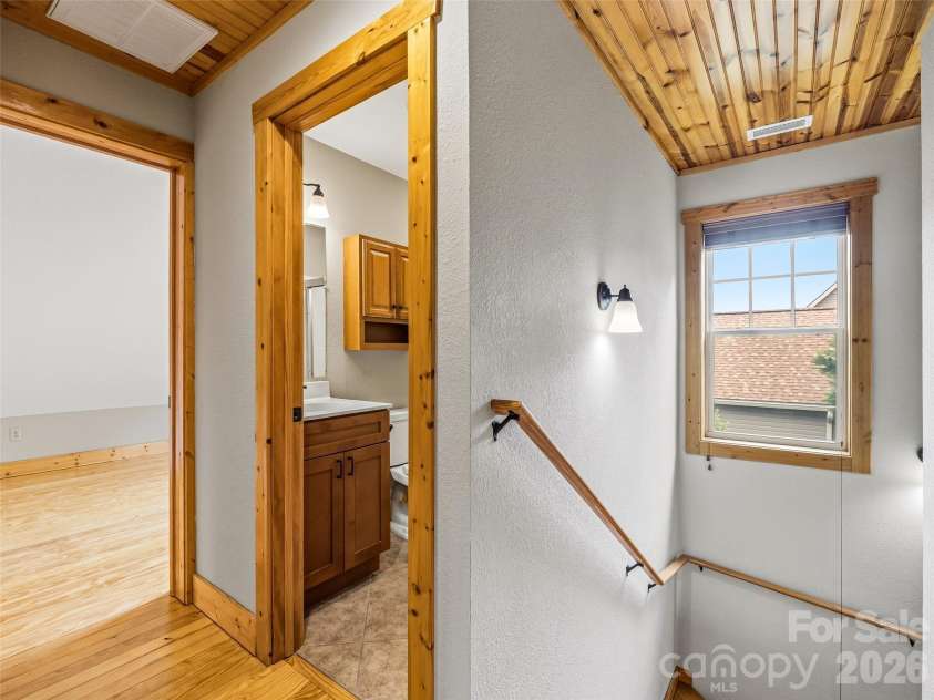 235 Hidden Knoll Drive, Hendersonville, NC 28792.  MLS# CAR4378811, YatesRealty ID 25646. 
