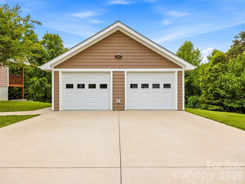 235 Hidden Knoll Drive, Hendersonville, NC 28792.  MLS# CAR4378811, YatesRealty ID 25646. 