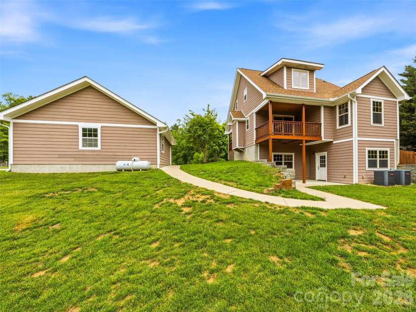 235 Hidden Knoll Drive, Hendersonville, NC 28792.  MLS# CAR4378811, YatesRealty ID 25646. 