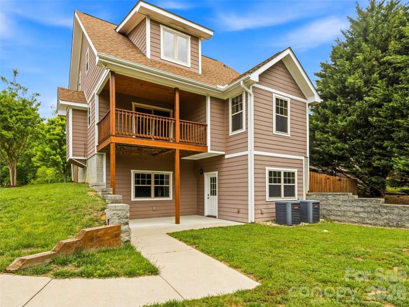 235 Hidden Knoll Drive, Hendersonville, NC 28792.  MLS# CAR4378811, YatesRealty ID 25646. 