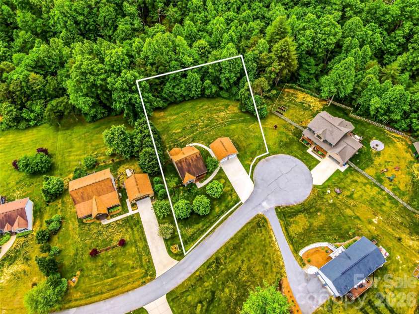 235 Hidden Knoll Drive, Hendersonville, NC 28792.  MLS# CAR4378811, YatesRealty ID 25646. 