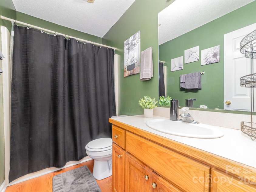 435 Kimbrook Court, Rock Hill, SC 29730.  MLS# CAR4268350, YatesRealty ID 25646. Guest Bathroom