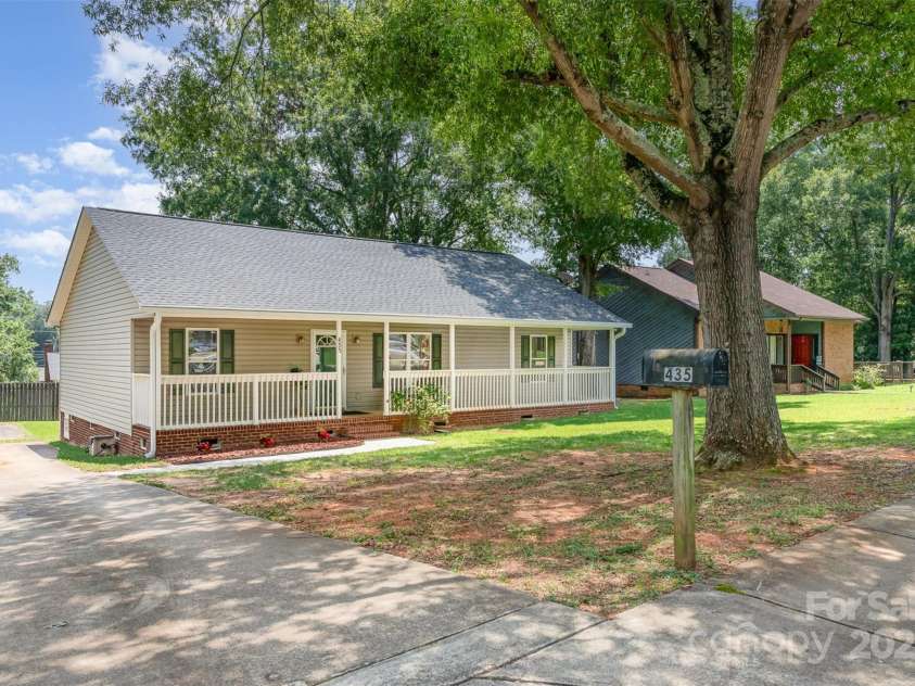 435 Kimbrook Court, Rock Hill, SC 29730.  MLS# CAR4268350, YatesRealty ID 25646. Street View with driveway