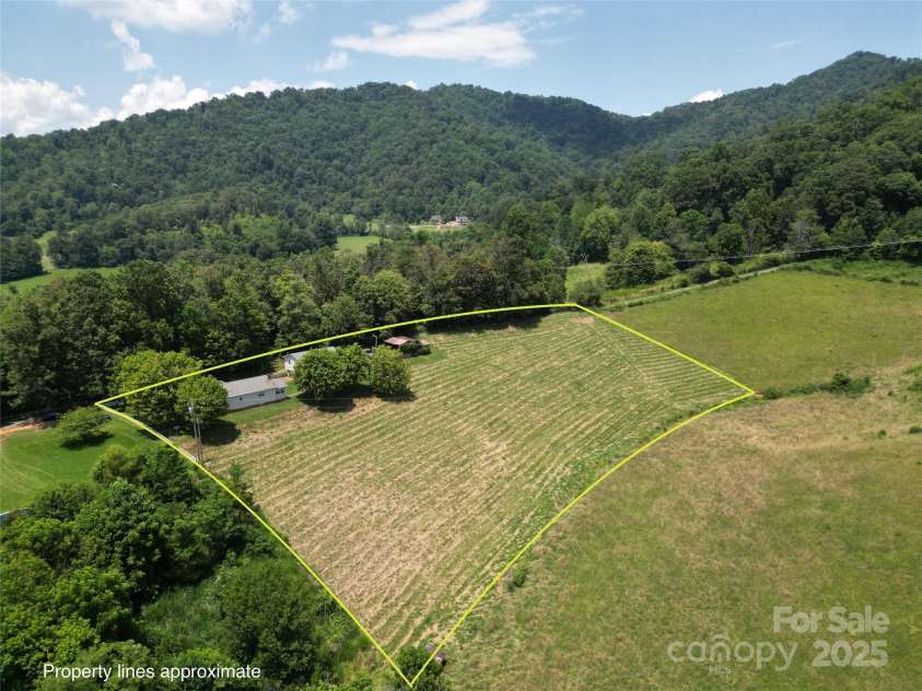 560 Bailey Mountain Road, Mars Hill, NC 28754.  MLS# CAR4279232, YatesRealty ID 25648. 