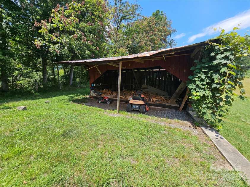 560 Bailey Mountain Road, Mars Hill, NC 28754.  MLS# CAR4279232, YatesRealty ID 25648. 