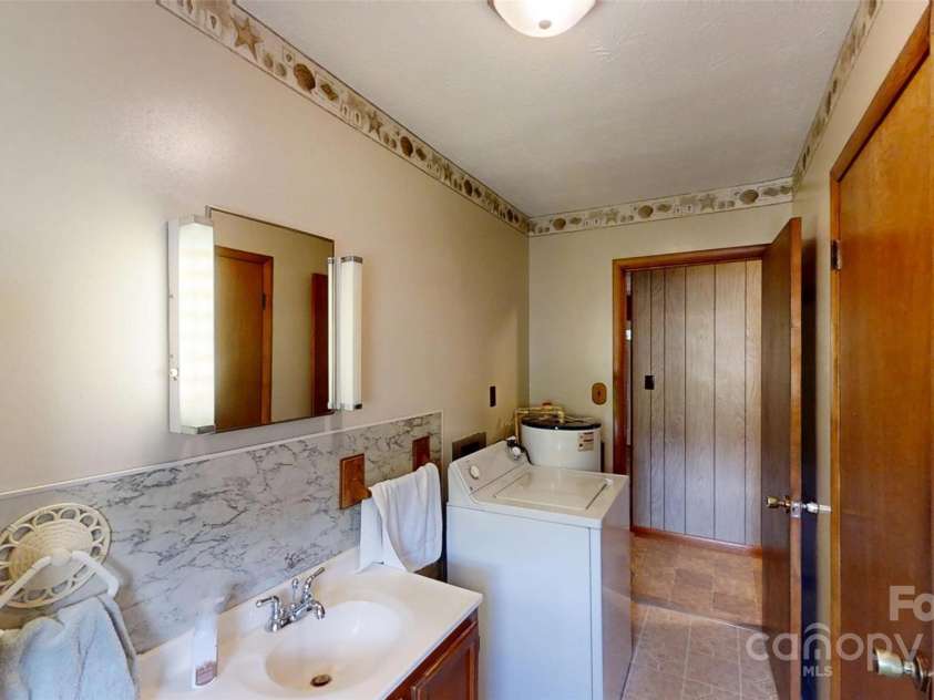 560 Bailey Mountain Road, Mars Hill, NC 28754.  MLS# CAR4279232, YatesRealty ID 25648. 