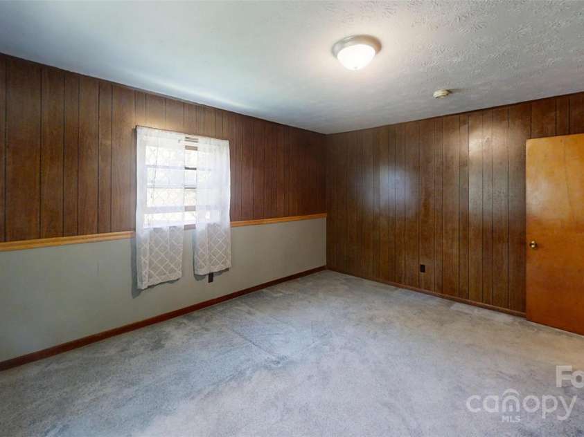 560 Bailey Mountain Road, Mars Hill, NC 28754.  MLS# CAR4279232, YatesRealty ID 25648. 