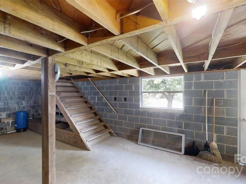 560 Bailey Mountain Road, Mars Hill, NC 28754.  MLS# CAR4279232, YatesRealty ID 25648. 