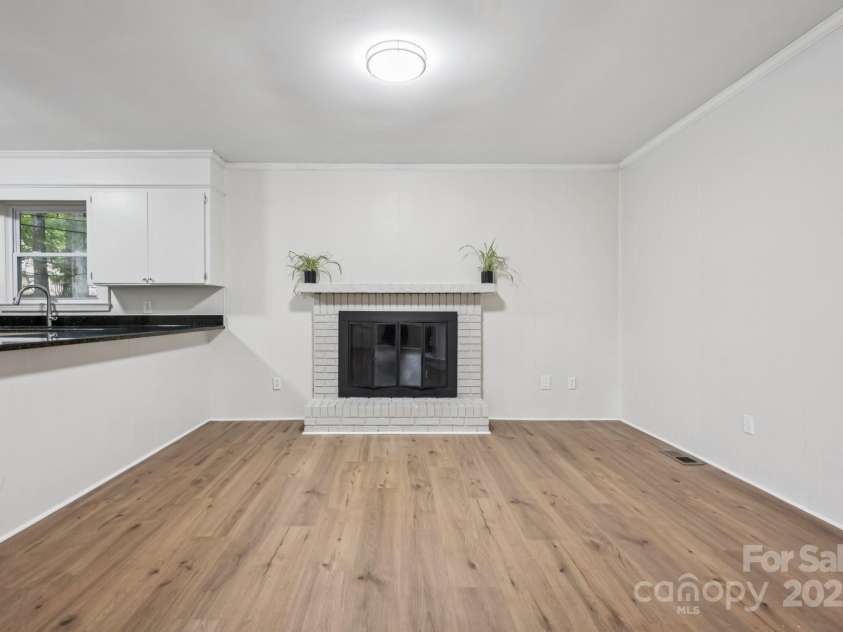 613 Davis Street, Lancaster, SC 29720.  MLS# CAR4270650, YatesRealty ID 25649. 