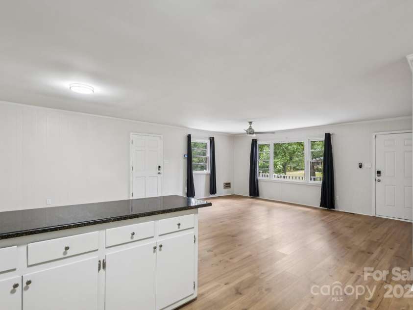 613 Davis Street, Lancaster, SC 29720.  MLS# CAR4270650, YatesRealty ID 25649. 