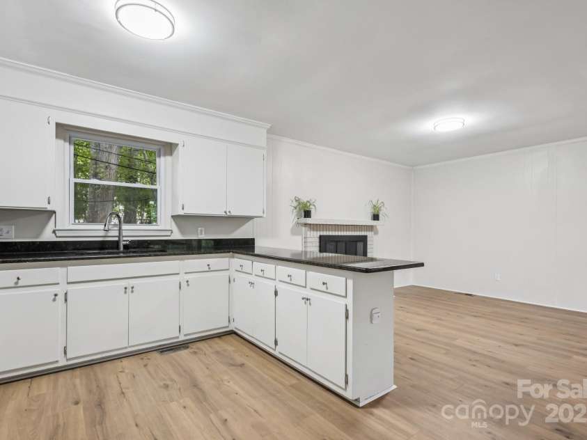 613 Davis Street, Lancaster, SC 29720.  MLS# CAR4270650, YatesRealty ID 25649. 