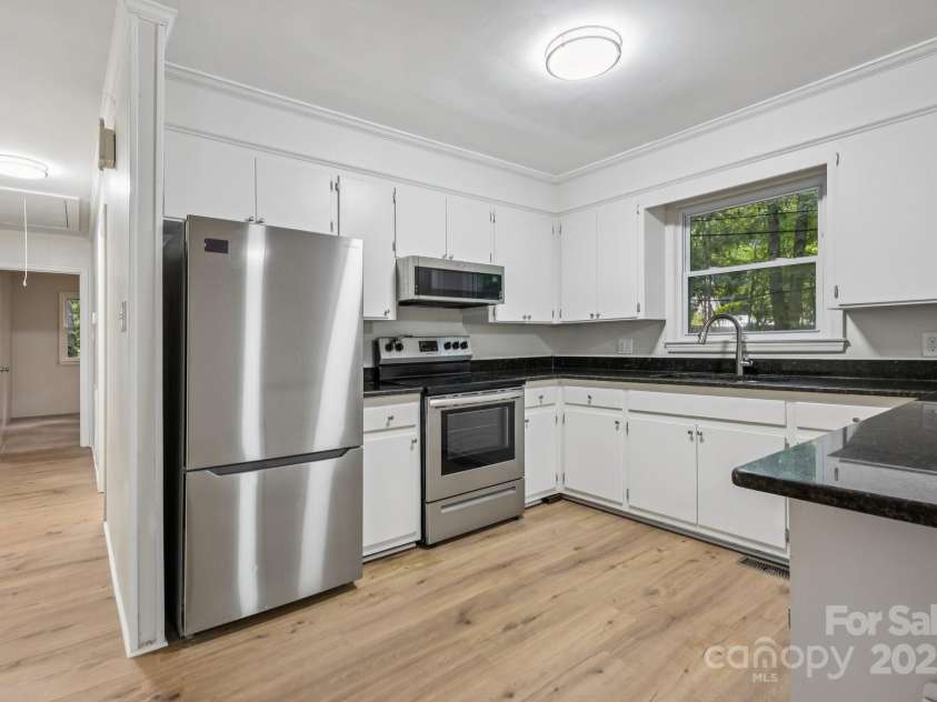 613 Davis Street, Lancaster, SC 29720.  MLS# CAR4270650, YatesRealty ID 25649. 