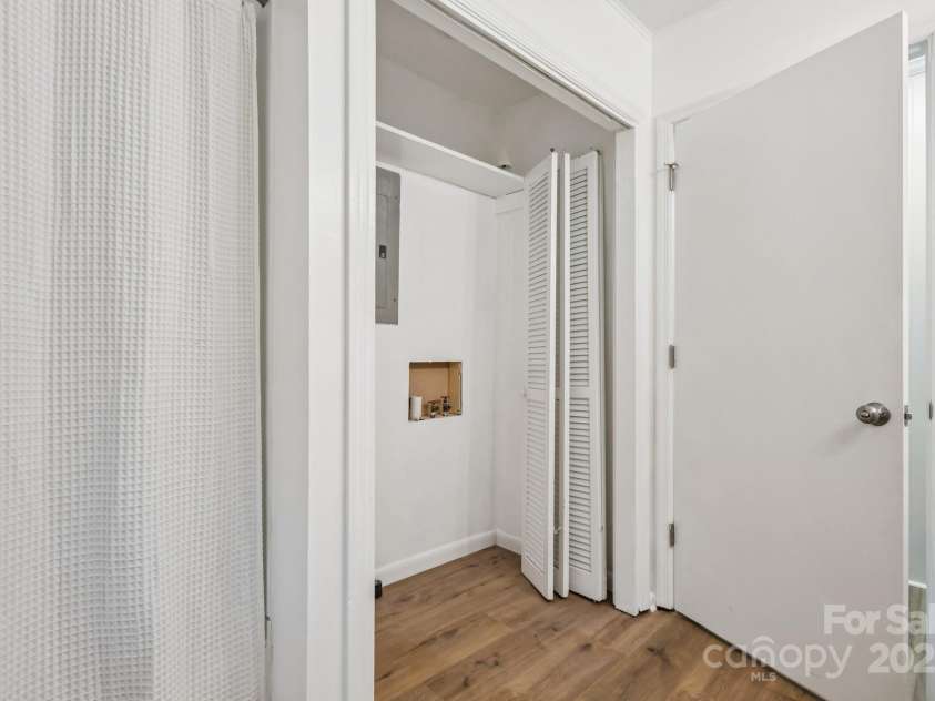 613 Davis Street, Lancaster, SC 29720.  MLS# CAR4270650, YatesRealty ID 25649. 