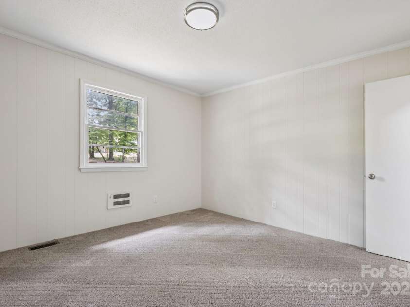 613 Davis Street, Lancaster, SC 29720.  MLS# CAR4270650, YatesRealty ID 25649. 