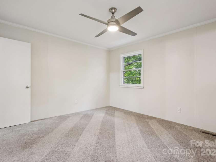 613 Davis Street, Lancaster, SC 29720.  MLS# CAR4270650, YatesRealty ID 25649. 