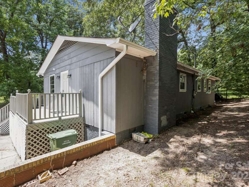 613 Davis Street, Lancaster, SC 29720.  MLS# CAR4270650, YatesRealty ID 25649. 