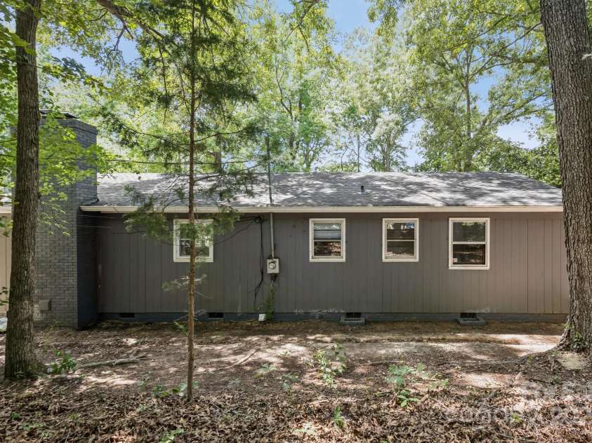 613 Davis Street, Lancaster, SC 29720.  MLS# CAR4270650, YatesRealty ID 25649. 